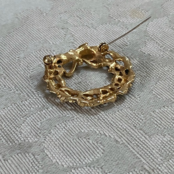 Christmas Wreath Brooch - Picture 3 of 6